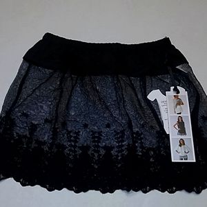 Peek.a.boo shirt extender.